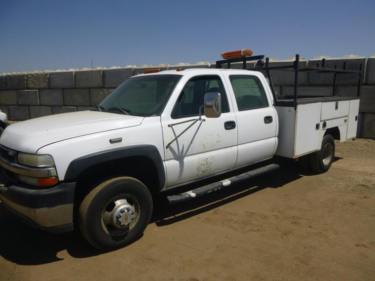 2001-chevrolet-3500-image-2
