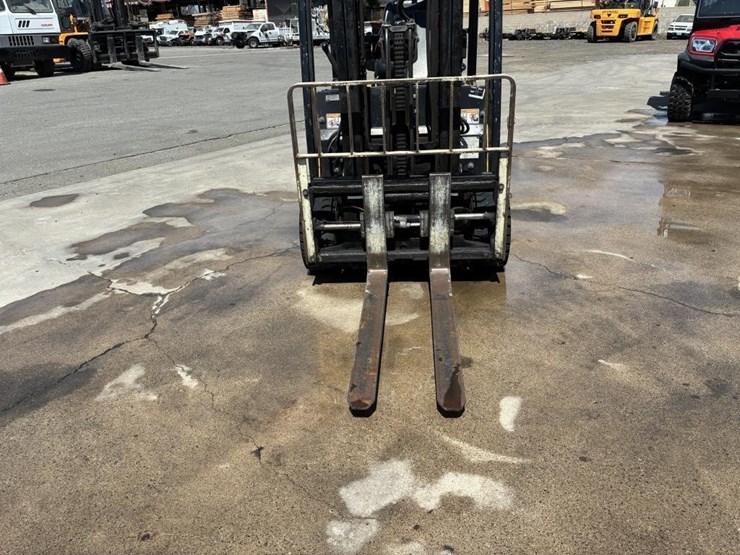 2011-yale-erp040vtn36tf082-forklift-image-7
