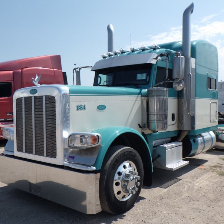 2018 PETERBILT 389
