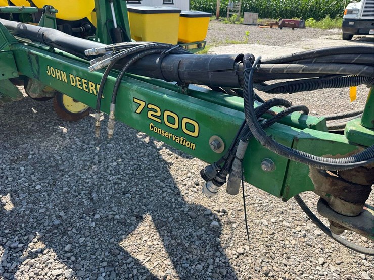 john-deere-7200-image-57