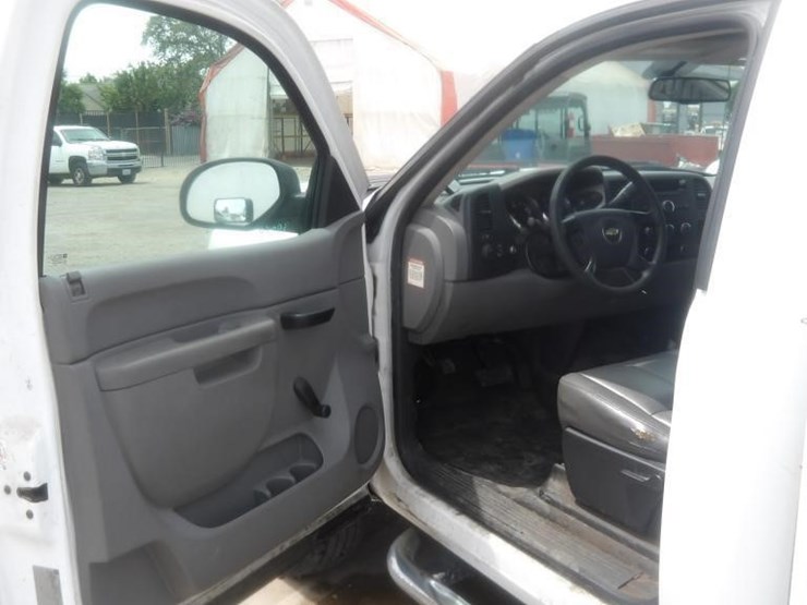 2012-chevrolet-silverado-2500-image-15