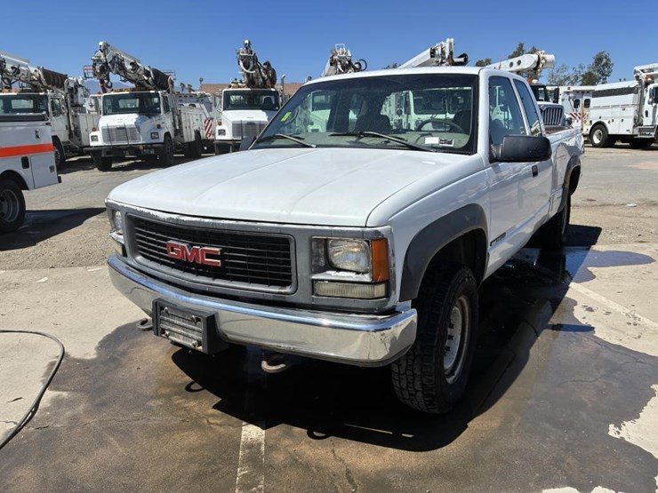 2000-gmc-sierra-2500-image-1