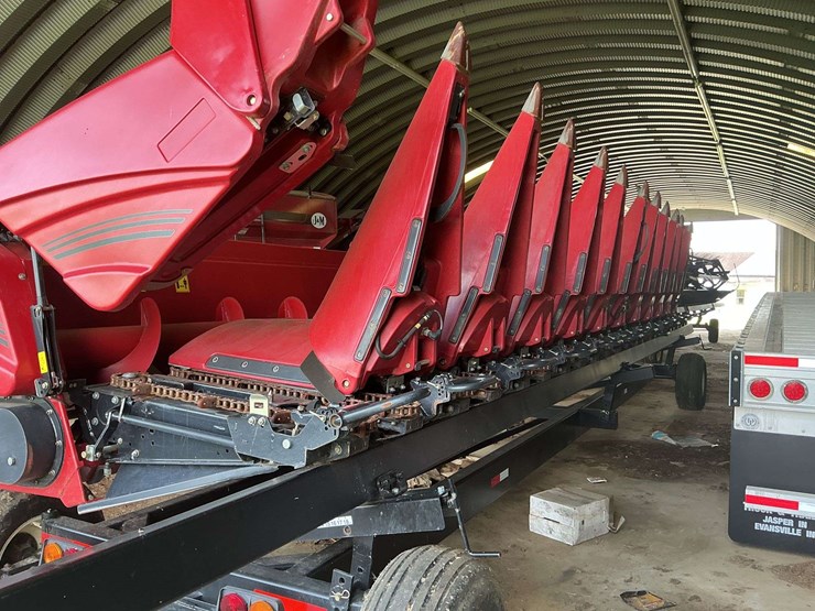 case-4412-12-row-corn-head-image-5