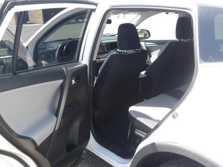 2016-toyota-rav4-image-13