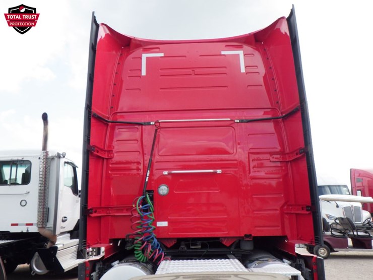 2024-volvo-vnl860-image-11