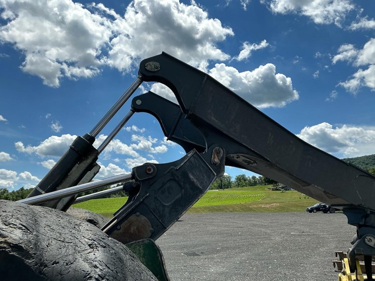 2019-deere-848l-image-50