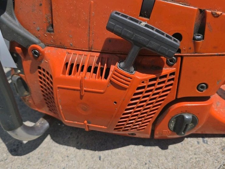 #102-•-husqvarna-390-xp-chainsaw-image-10