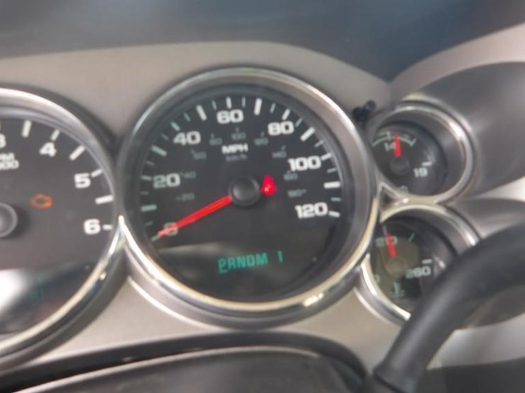 2013-chevrolet-silverado-2500-image-17