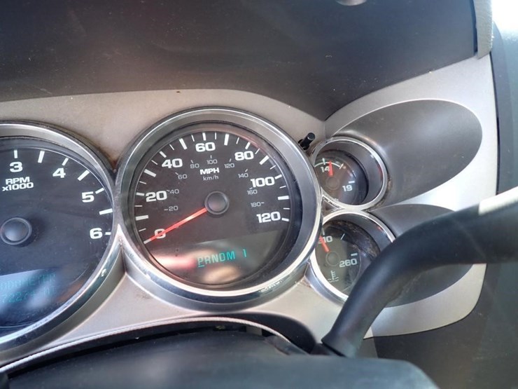 2012-chevrolet-silverado-2500-image-16