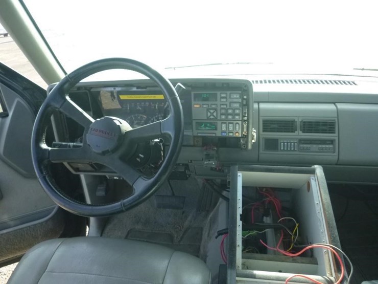 1994-chevrolet-suburban-image-9