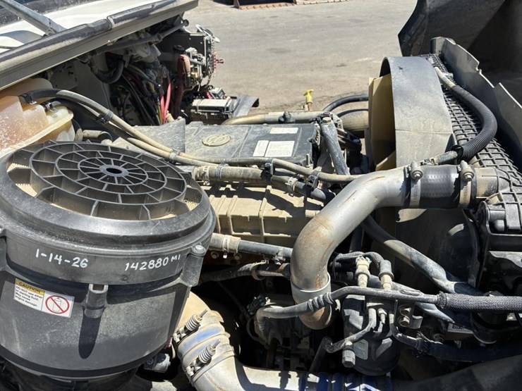 2013-freightliner-114sd-image-11