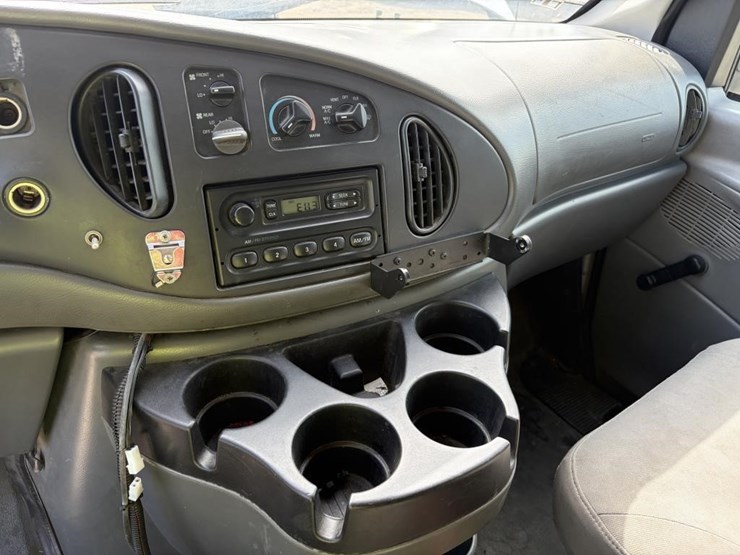 2006-ford-e350-image-19