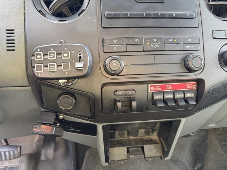 2011-ford-f550-image-21