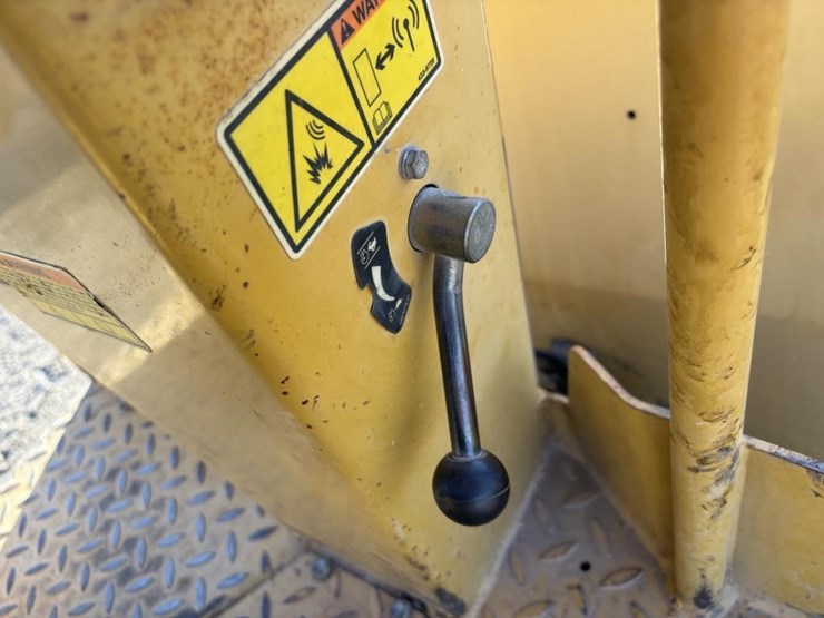 2006-caterpillar-cb-224e-image-24