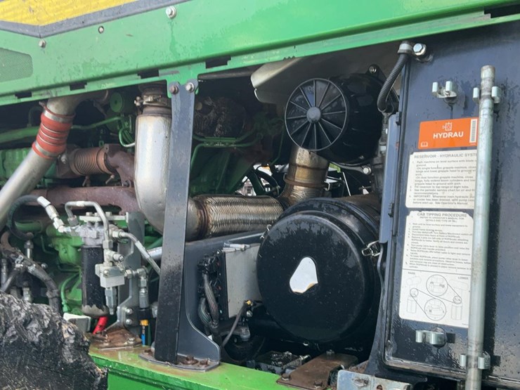 2019-deere-848l-image-11