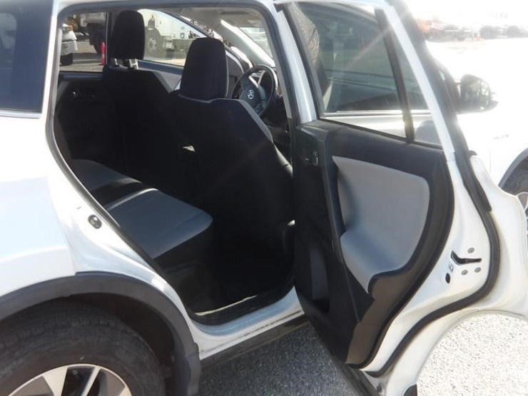 2018-toyota-rav4-image-13