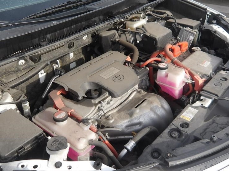 2016-toyota-rav4-image-8