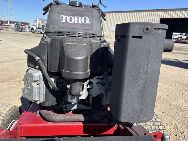 2007-toro-commerial-zero-turn-mower-image-11