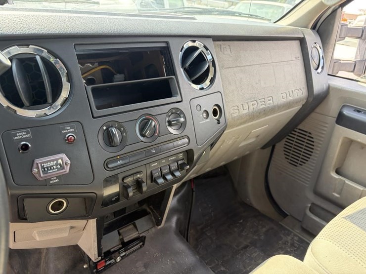 2008-ford-f550-image-26