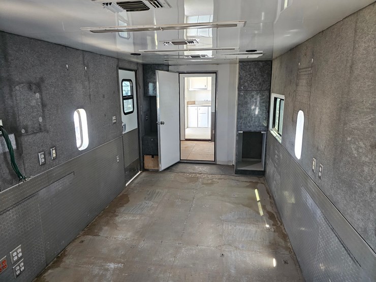 competition-trailers-40’-x-102”-t/a-mobile-office-trailer-image-11