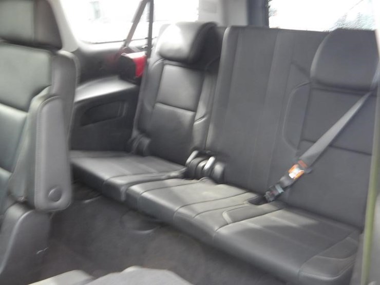 2018-chevrolet-suburban-image-16