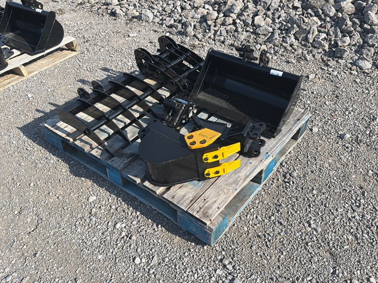 #33-•-lot-of-misc-mini-excavator-attachments-image-4