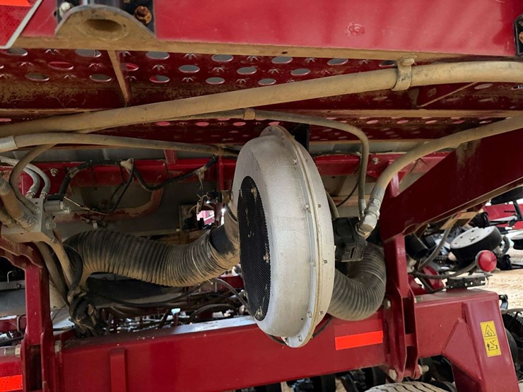 2014-case--ih-500t-air-drill-image-14