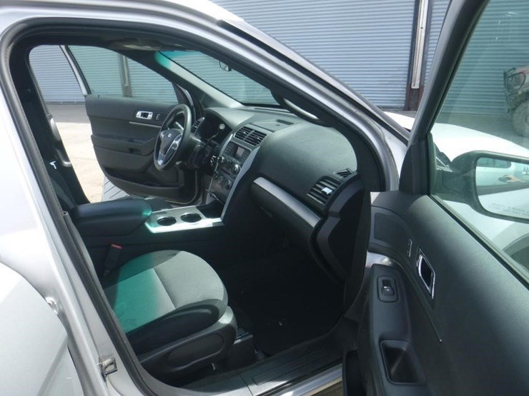 2014-ford-explorer-image-6