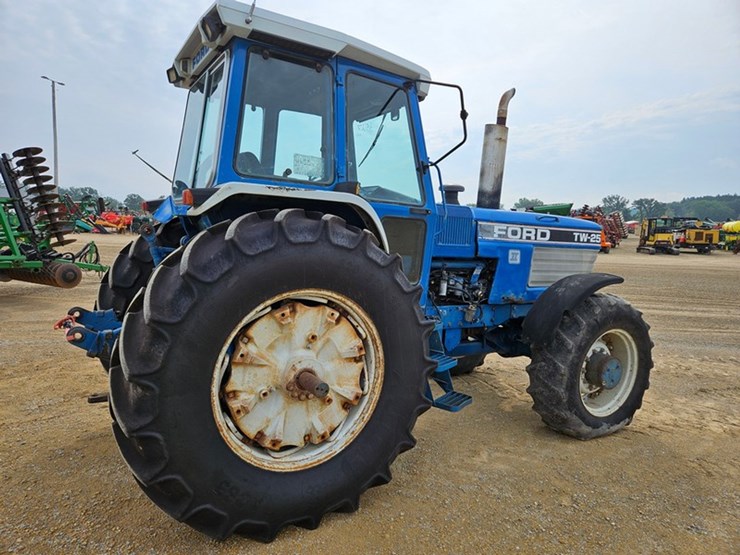 ford-tractor-image-5