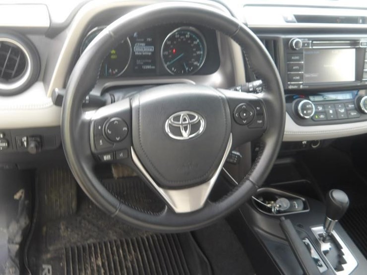 2016-toyota-rav4-image-15