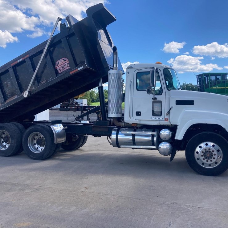 2009 MACK CH613