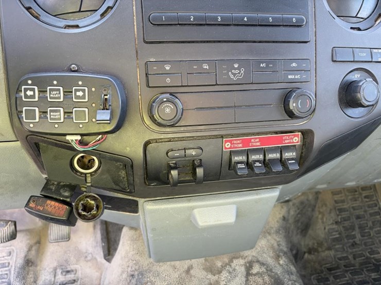 2011-ford-f550-image-24