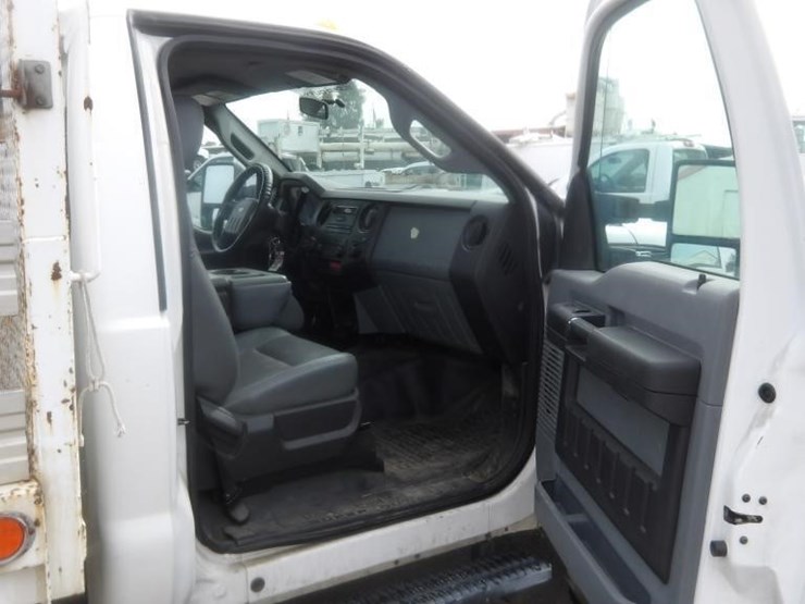 2011-ford-f550-image-16