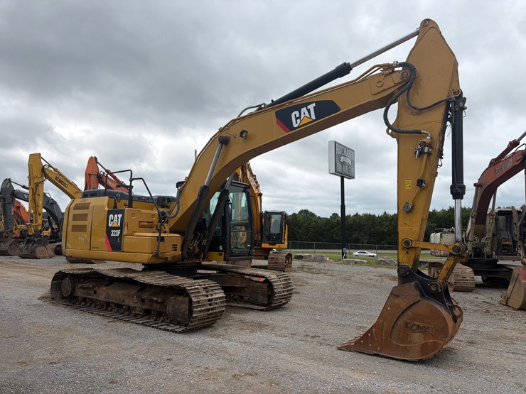 2017-caterpillar-323fl-image-2