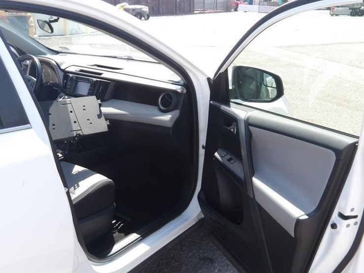 2016-toyota-rav4-image-11