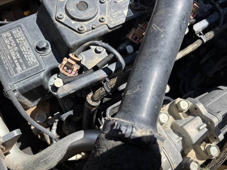 2020-deere-210l-image-58
