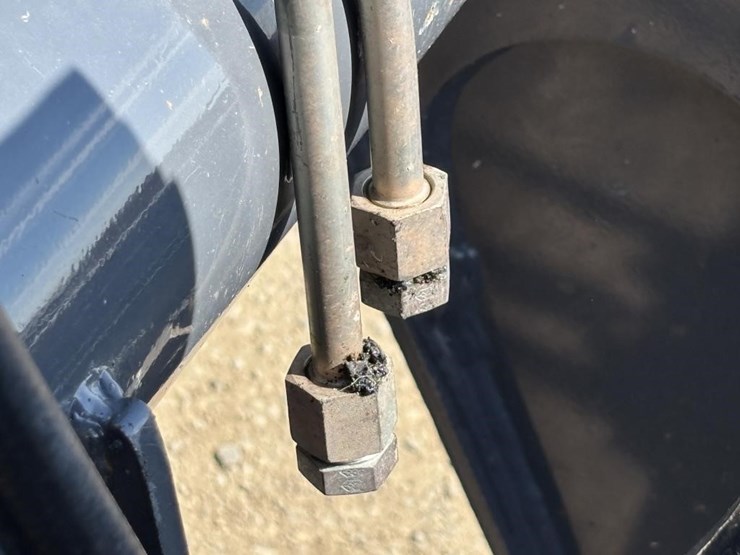 2020-deere-210l-image-19