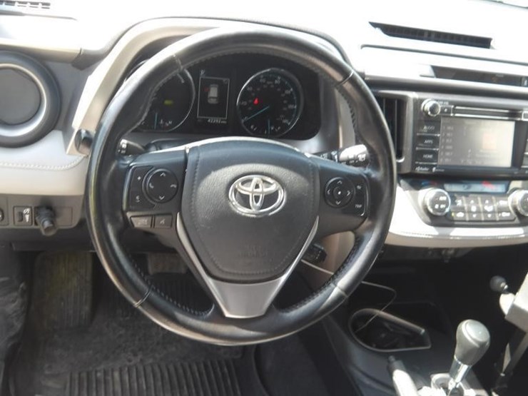 2016-toyota-rav4-image-15