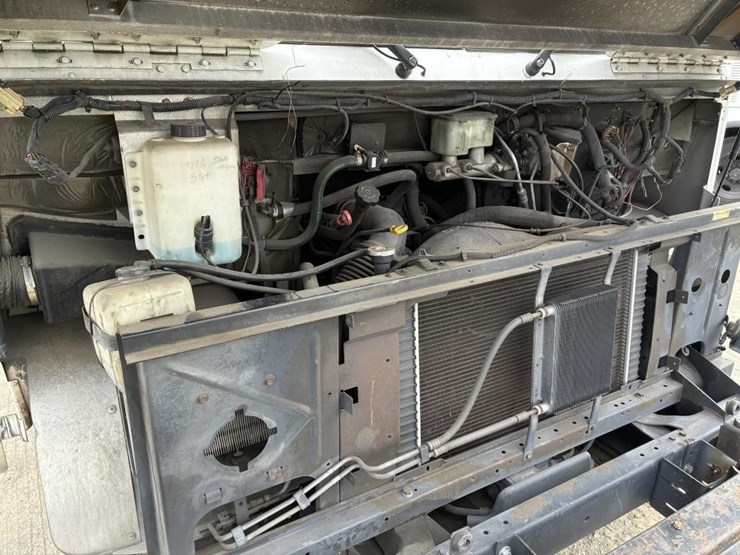 2002-workhorse-p42-image-8