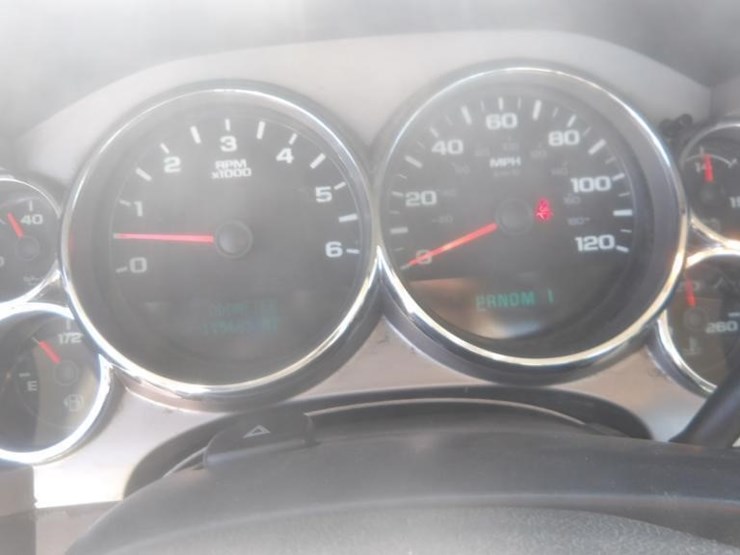 2011-chevrolet-silverado-2500-image-15
