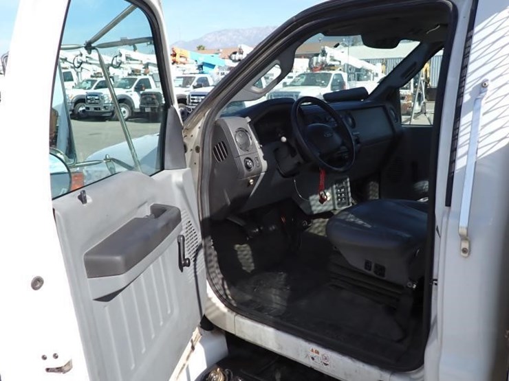 2013-ford-f650-image-13