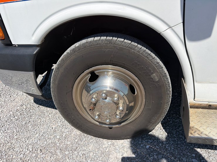 2013-chevrolet-express-3500-image-8