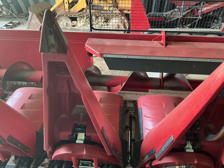 case-4412-12-row-corn-head-image-10