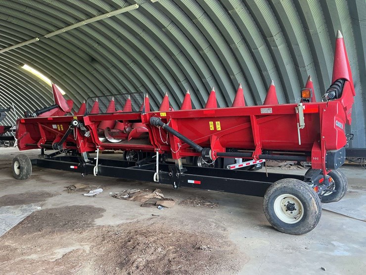 case-4412-12-row-corn-head-image-1