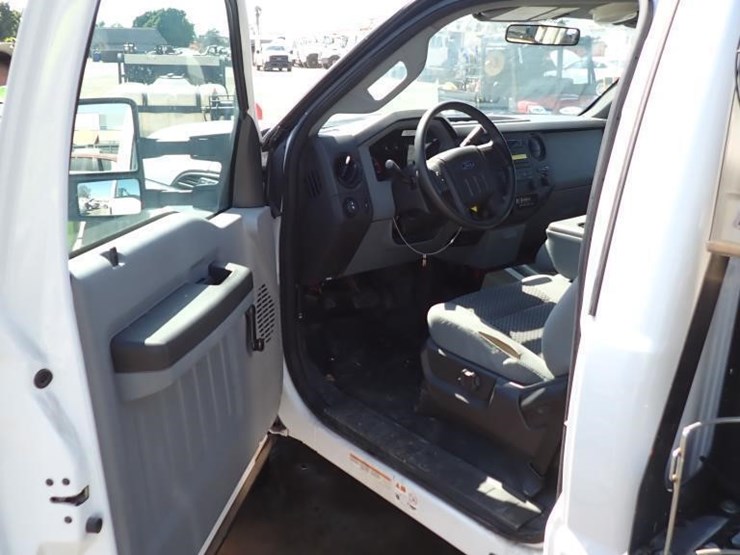2011-ford-f550-image-26