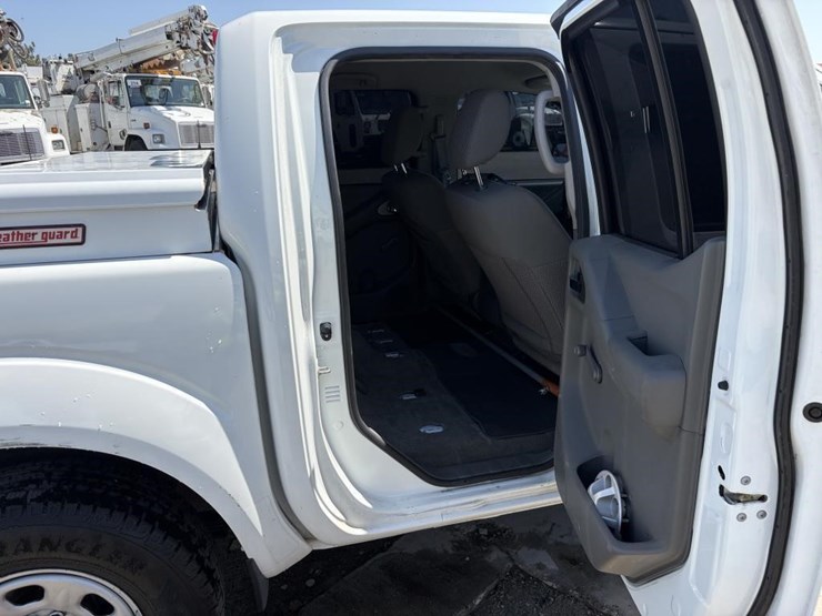 2016-nissan-frontier-image-12