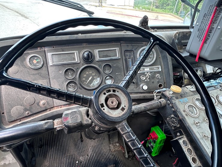 1995-ford-l7000-image-35