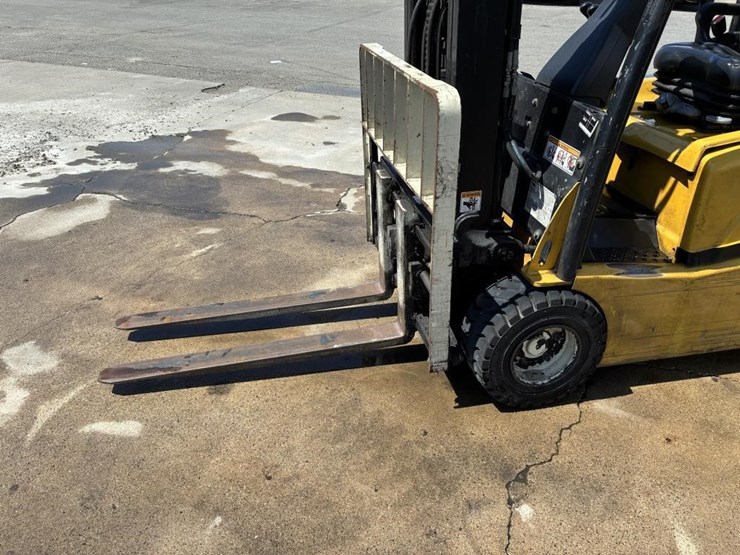 2011-yale-erp040vtn36tf082-forklift-image-5