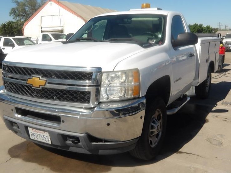 2013-chevrolet-silverado-2500-image-1