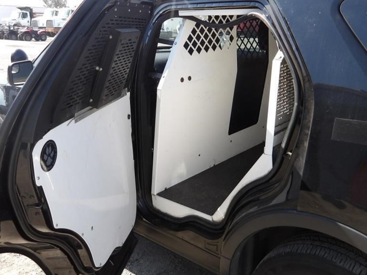 2017-ford-explorer-image-14